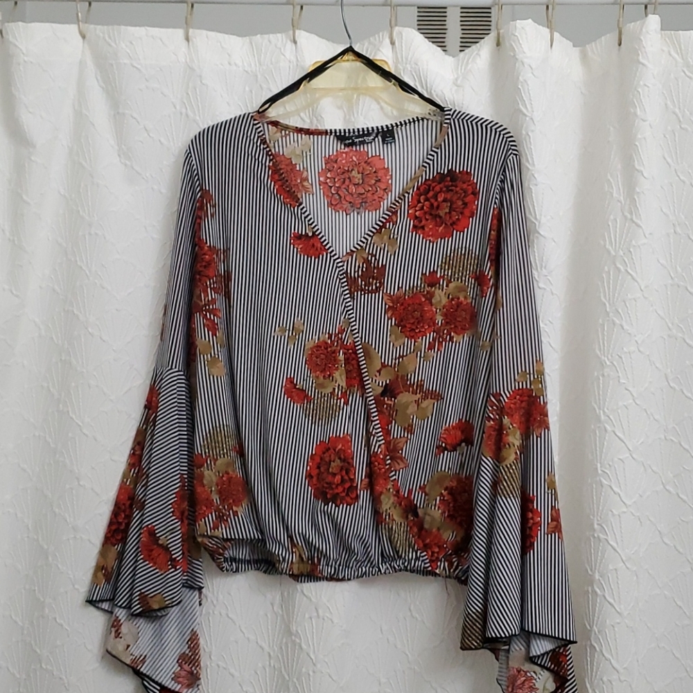 Poet sleeve style blouse